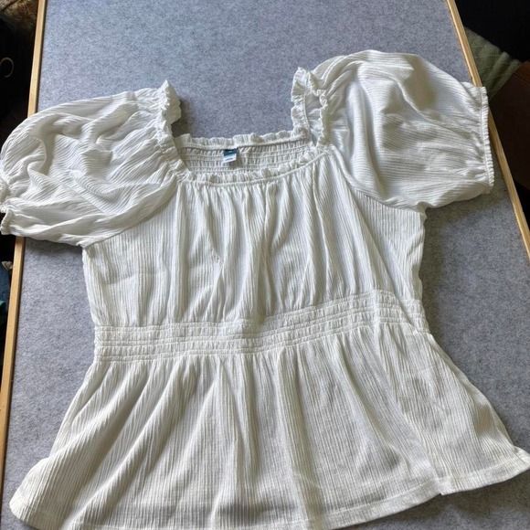 Old Navy Tops - Old Navy White Puff Sleeve shirt Size XL